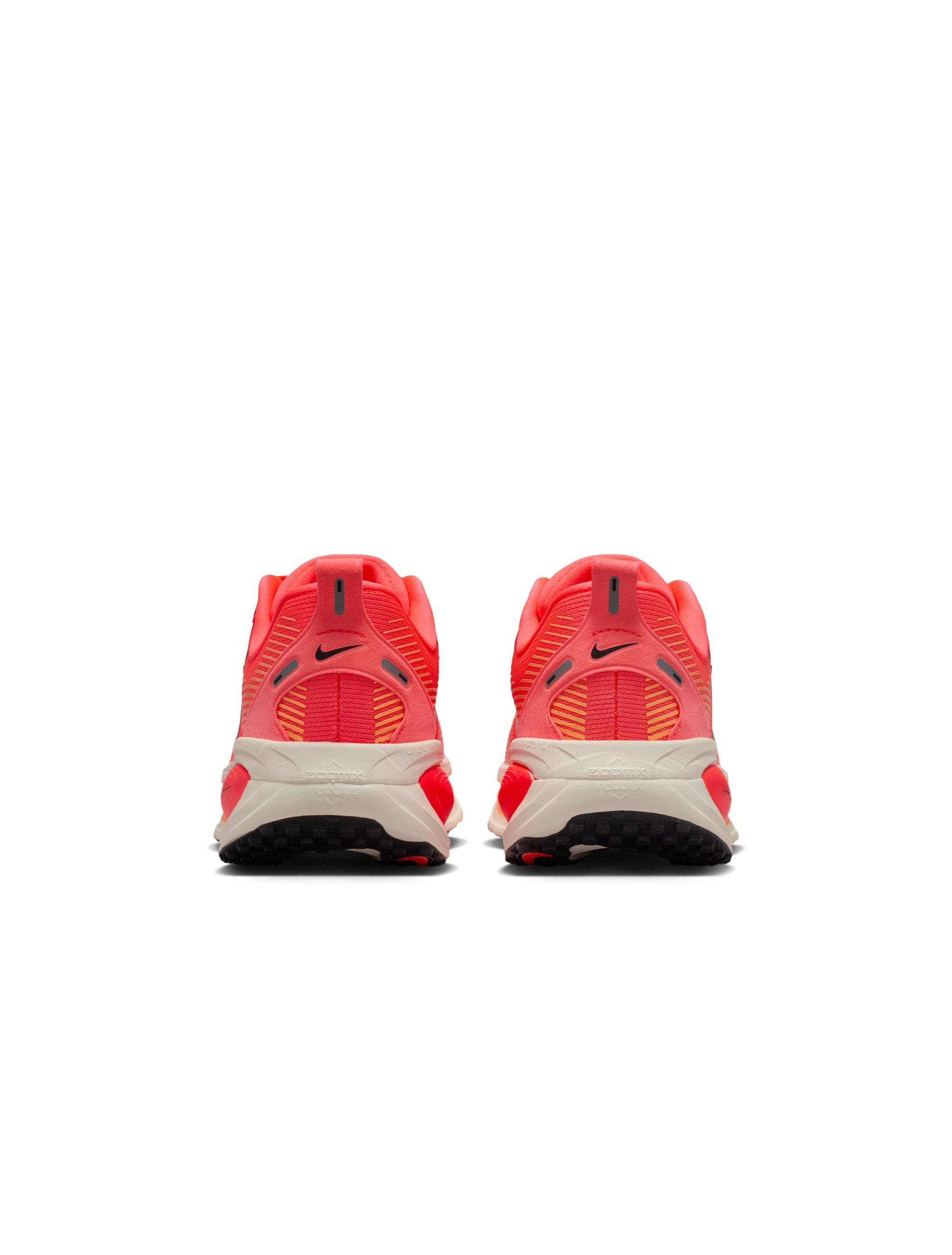 Nike Women's Vomero 18 – Hot Lava